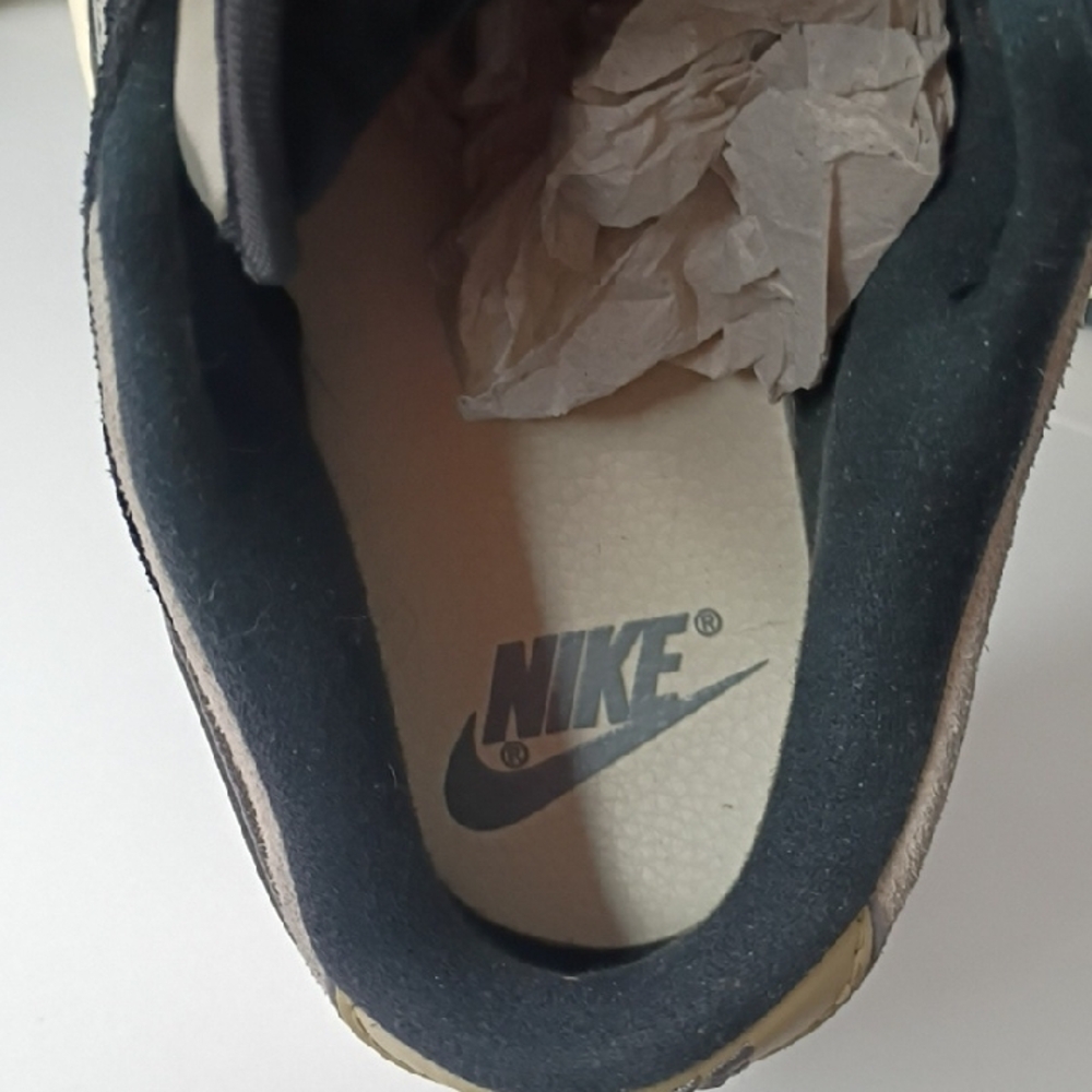 Nike Dunk Low LX 'Black Suede' sneakers Size 8 Black/Team Gold-Coconut Milk - Picture 11 of 13